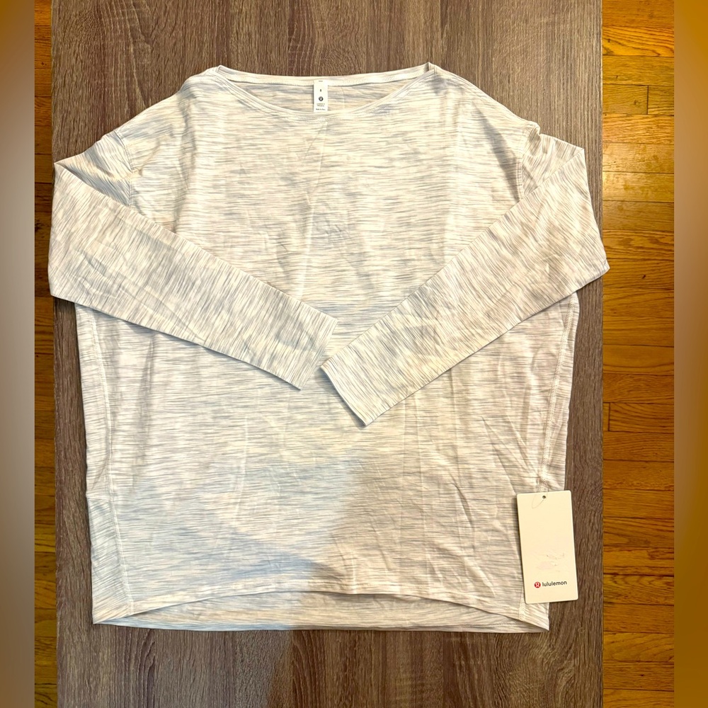 Lululemon back in action long sleeve Nulu shirt, white with gray pattern, size 8